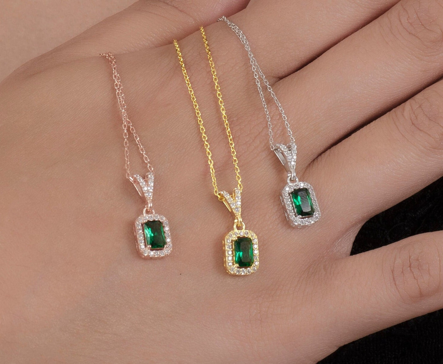 Emerald Sparkling Necklace