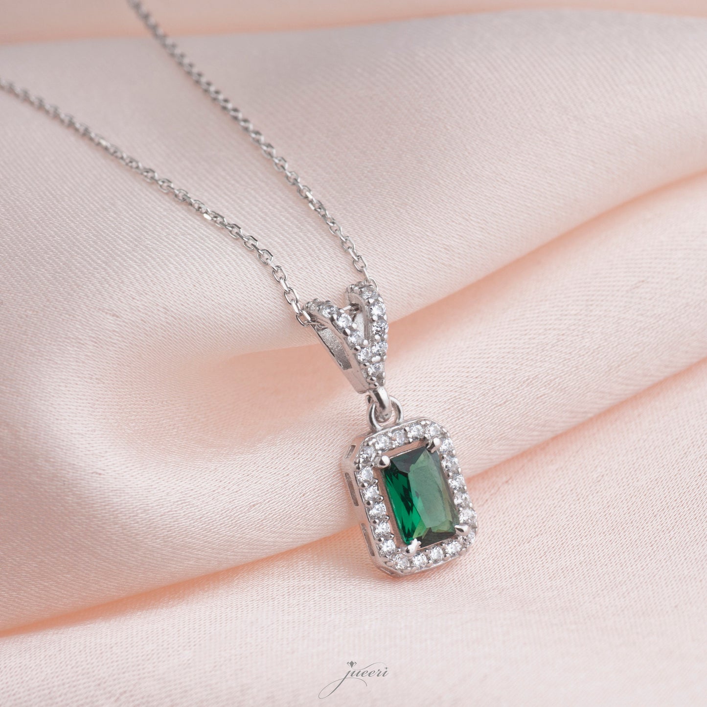 Emerald Sparkling Necklace