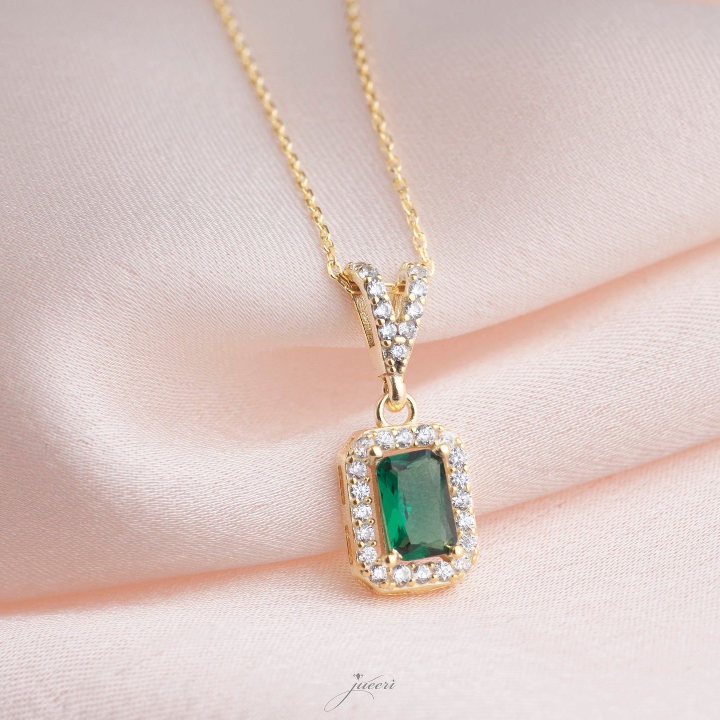 Emerald Sparkling Necklace